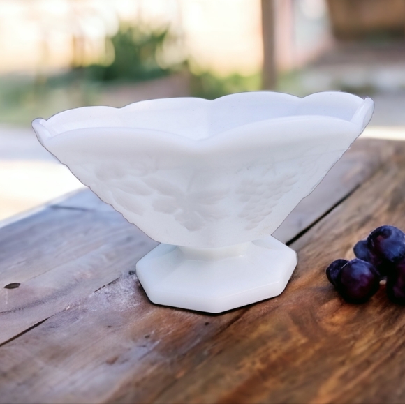 Vintage Other - Vintage white milk glass bowl